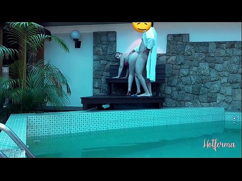 ❤️ Šéf pozve slúžku k bazénu, ale neodolala horúcemu ❤❌ Ruské porno na nás ️❤
